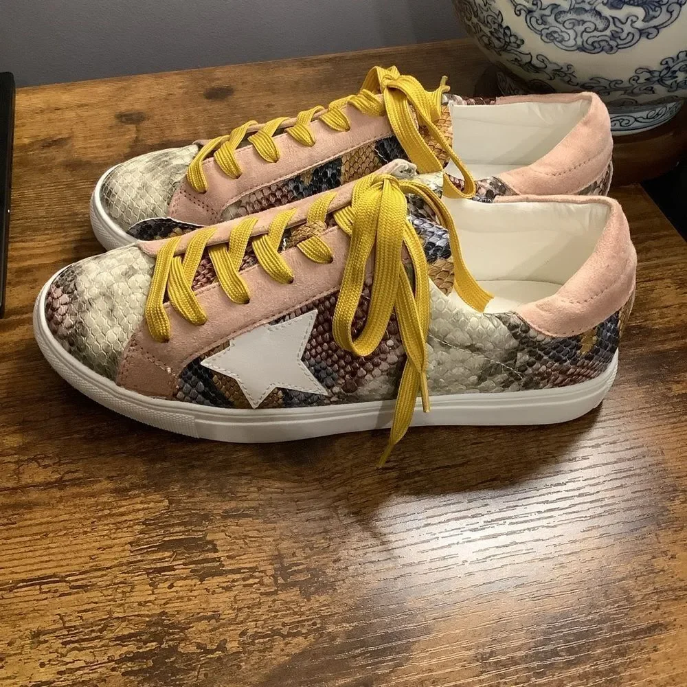 Nature Breeze Multicolor Snake Print and Pink‎ Suede Sneakers 👟